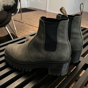Dr. Marten Platform Rometty Chelsea Boots Size 9
